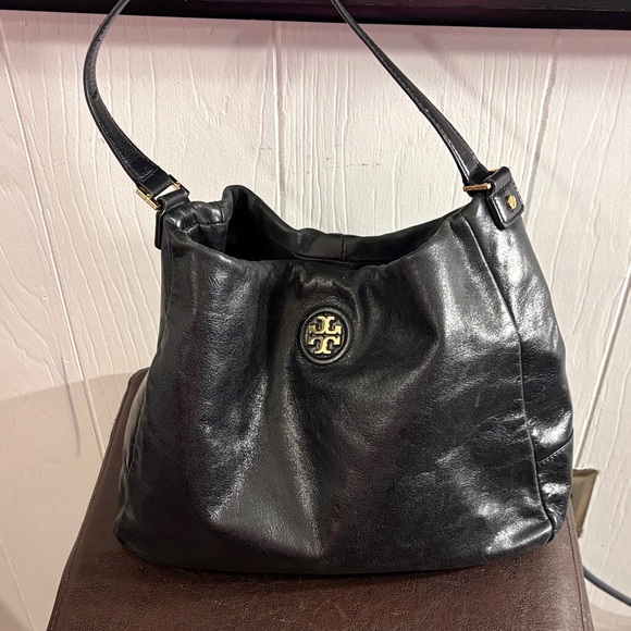 Tory Burch Handbags - Tory Burch Dena Hobo Leather Shoulder Bag